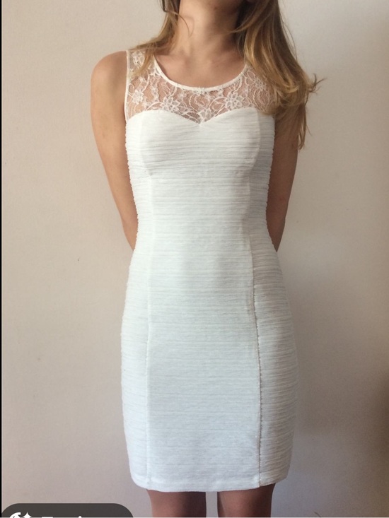 Guess Dresses & Skirts - Guess Size 6 White Lace Yoke Sleeveless Mini Dress